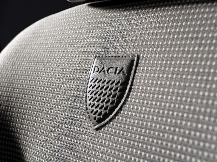 Детали интерьера Dacia Logan Steppe Concept 2006 года  (фото 27 из 47)